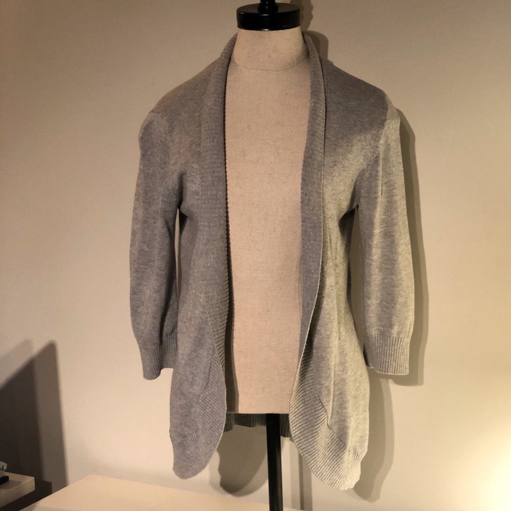 Super cute 3/4 length sleeve sweater